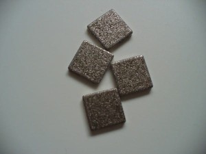 Mozaika platynowa błyszcząca ( pokryta prawdziwą platyną ) 2,5x2,5 cm, ceramiczna PLATINE AG 29 luzem 